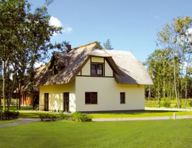 Neue Reetdachhäuser auf der Insel Usedom